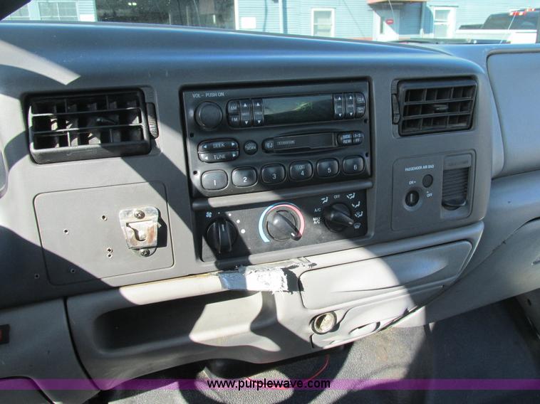 image for item AW9801 2000 Ford F250 Super Duty XL pickup truck