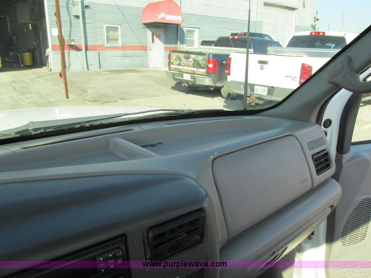 image for item AW9801 2000 Ford F250 Super Duty XL pickup truck