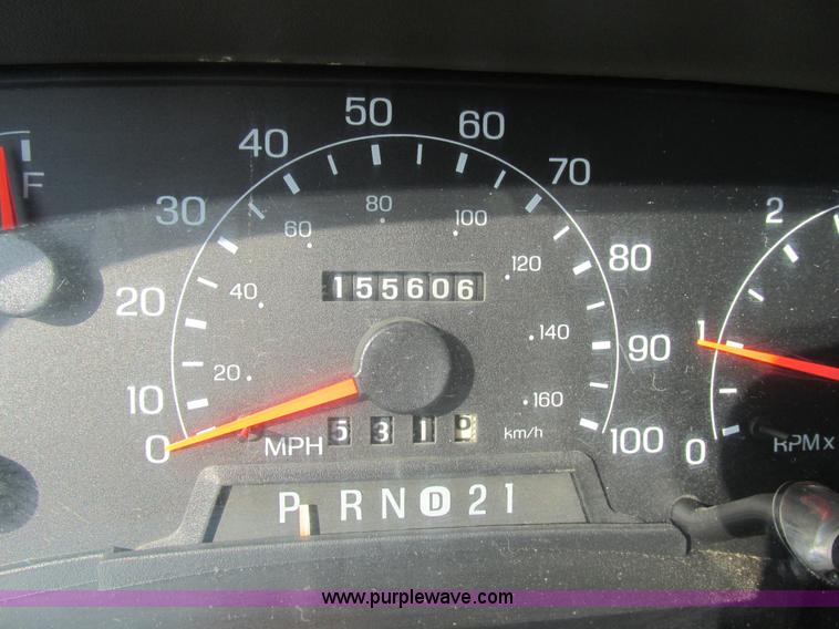 image for item AW9801 2000 Ford F250 Super Duty XL pickup truck