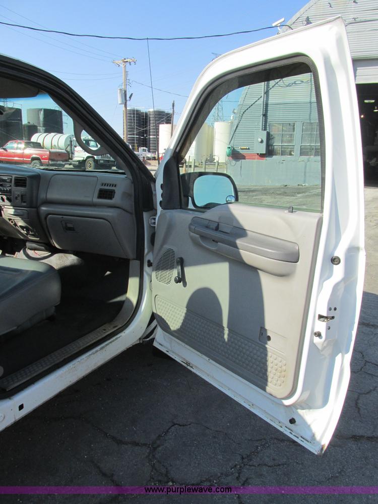 image for item AW9801 2000 Ford F250 Super Duty XL pickup truck