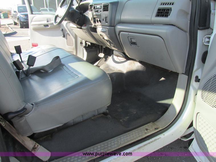 image for item AW9801 2000 Ford F250 Super Duty XL pickup truck