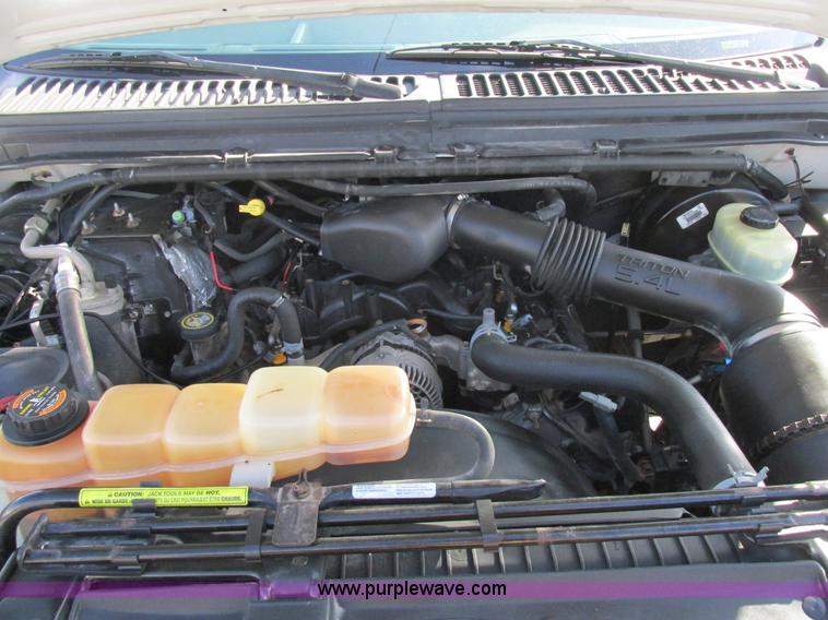 image for item AW9801 2000 Ford F250 Super Duty XL pickup truck