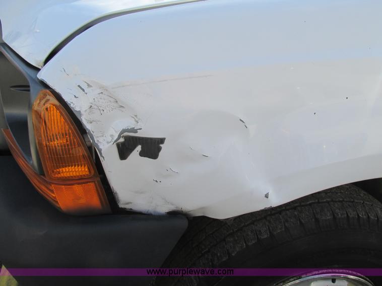 image for item AW9801 2000 Ford F250 Super Duty XL pickup truck