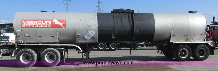 image for item AW9802 1970 Fruehauf insulated tanker trailer