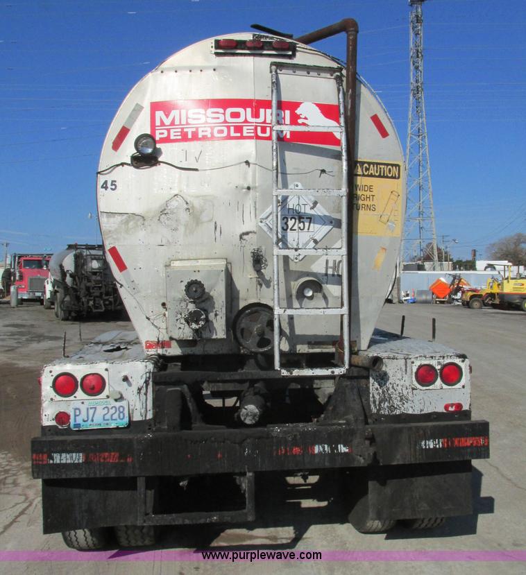 image for item AW9802 1970 Fruehauf insulated tanker trailer