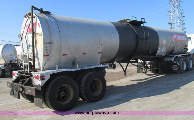 image for item AW9802 1970 Fruehauf insulated tanker trailer