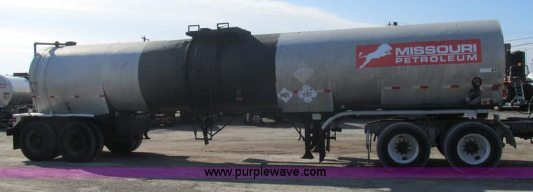 image for item AW9802 1970 Fruehauf insulated tanker trailer