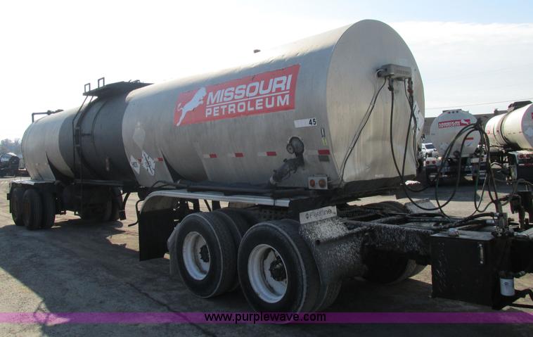 image for item AW9802 1970 Fruehauf insulated tanker trailer
