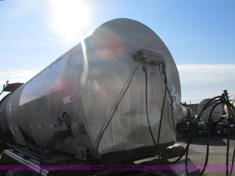 image for item AW9802 1970 Fruehauf insulated tanker trailer