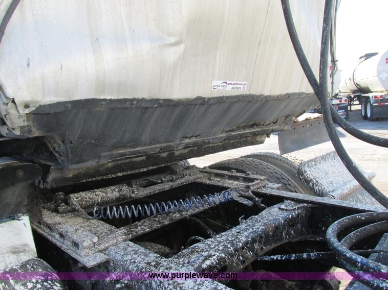 image for item AW9802 1970 Fruehauf insulated tanker trailer