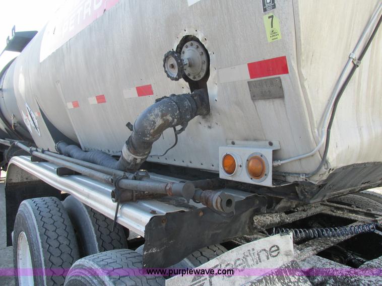 image for item AW9802 1970 Fruehauf insulated tanker trailer