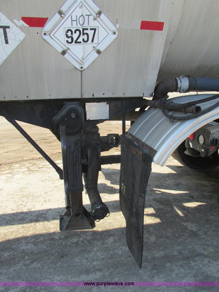 image for item AW9802 1970 Fruehauf insulated tanker trailer