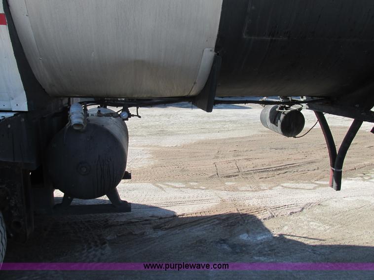 image for item AW9802 1970 Fruehauf insulated tanker trailer