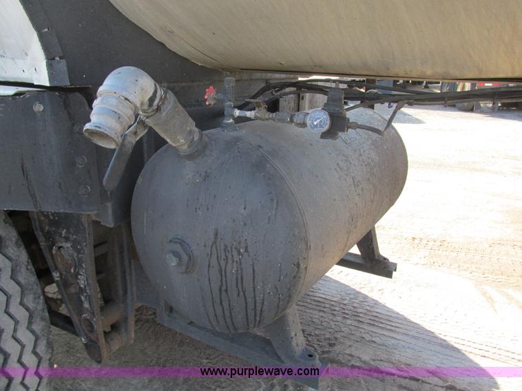 image for item AW9802 1970 Fruehauf insulated tanker trailer