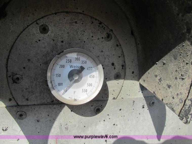 image for item AW9802 1970 Fruehauf insulated tanker trailer