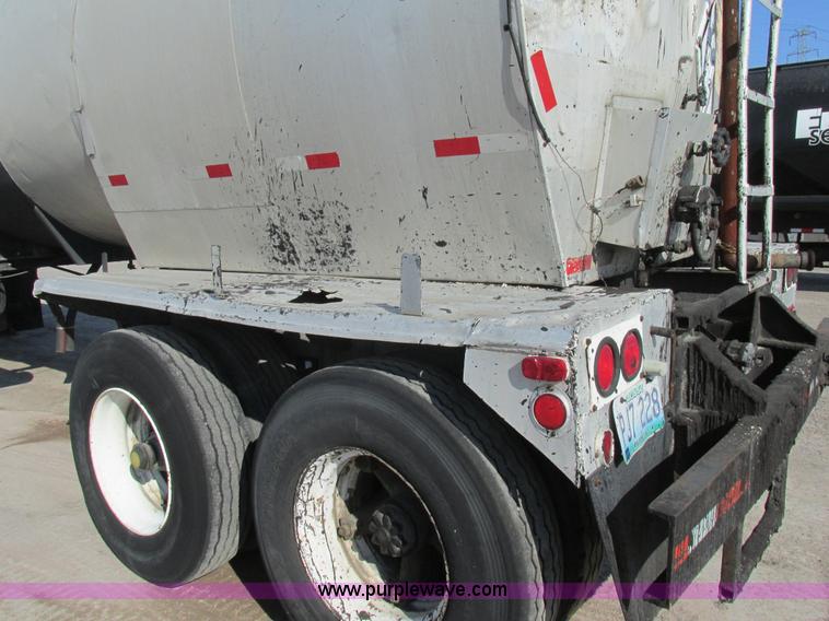 image for item AW9802 1970 Fruehauf insulated tanker trailer