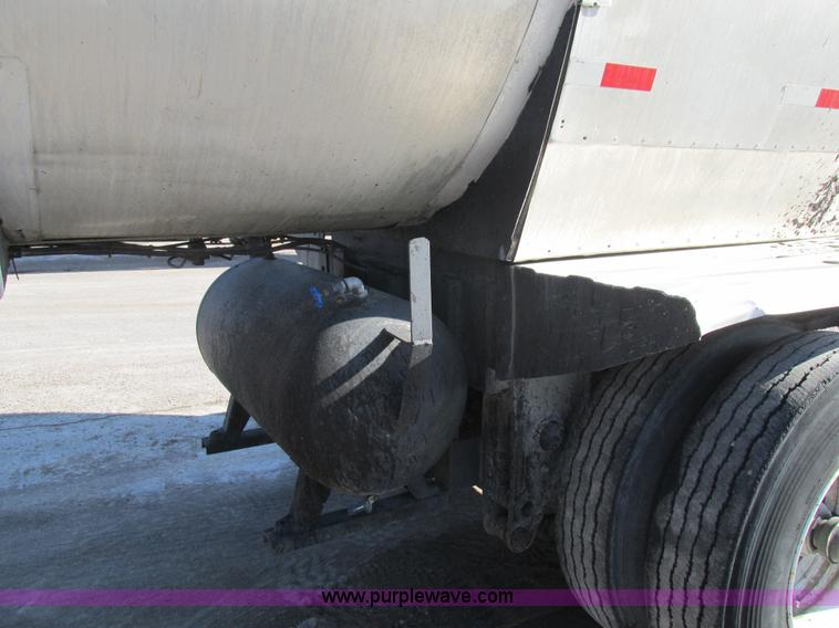image for item AW9802 1970 Fruehauf insulated tanker trailer
