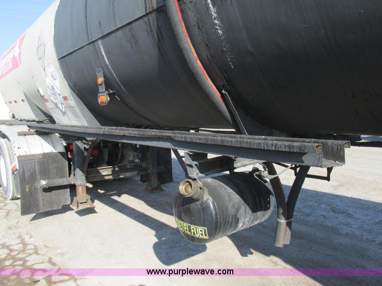 image for item AW9802 1970 Fruehauf insulated tanker trailer