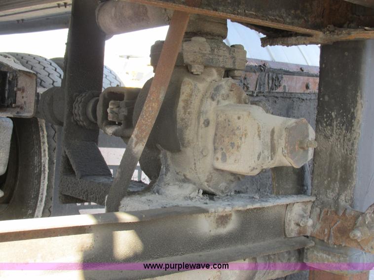 image for item AW9802 1970 Fruehauf insulated tanker trailer