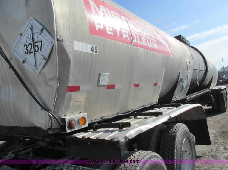 image for item AW9802 1970 Fruehauf insulated tanker trailer