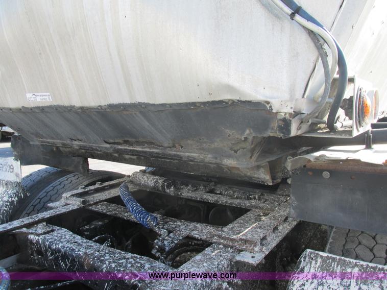 image for item AW9802 1970 Fruehauf insulated tanker trailer