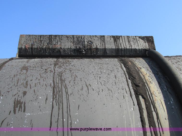 image for item AW9802 1970 Fruehauf insulated tanker trailer