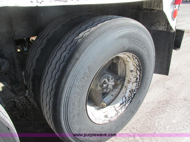 image for item AW9802 1970 Fruehauf insulated tanker trailer