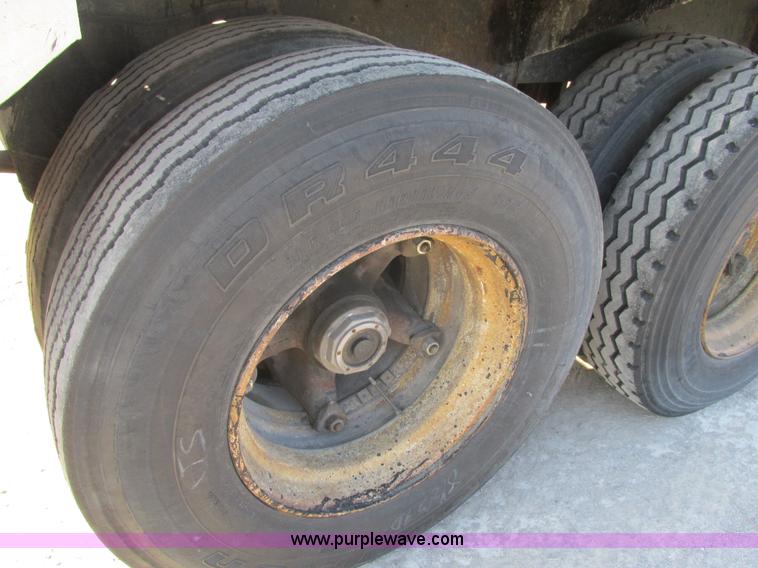 image for item AW9802 1970 Fruehauf insulated tanker trailer