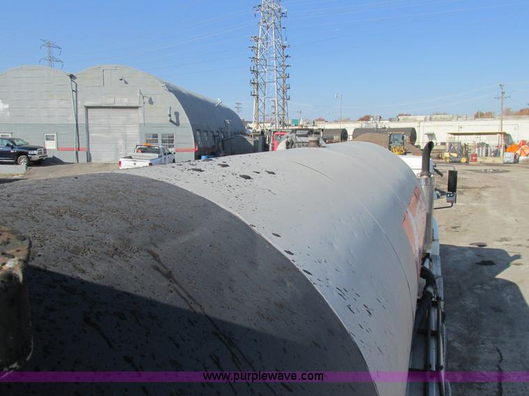 image for item AW9802 1970 Fruehauf insulated tanker trailer