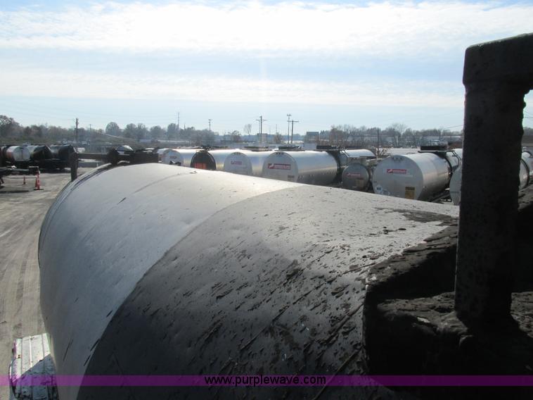 image for item AW9802 1970 Fruehauf insulated tanker trailer