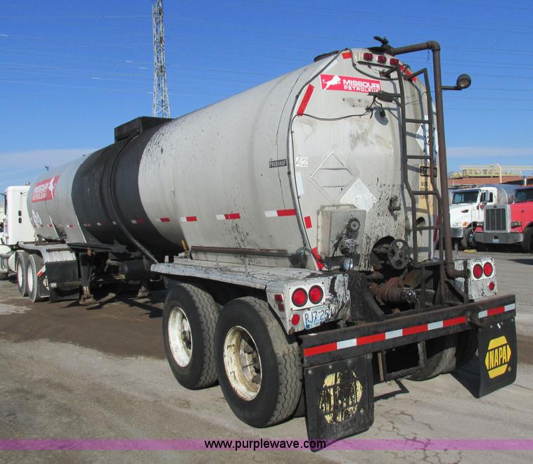 image for item AW9803 1970 Fruehauf insulated tanker trailer