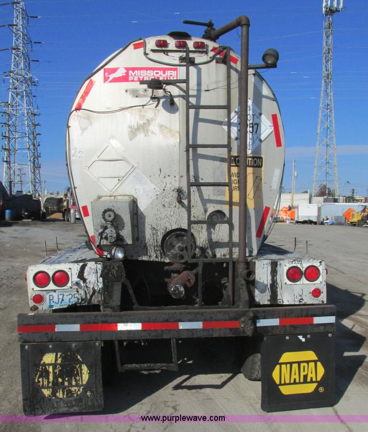 image for item AW9803 1970 Fruehauf insulated tanker trailer