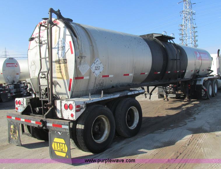 image for item AW9803 1970 Fruehauf insulated tanker trailer