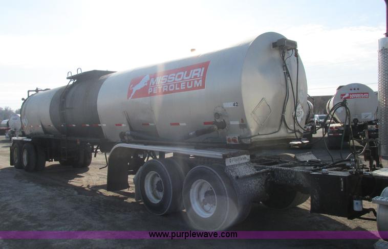 image for item AW9803 1970 Fruehauf insulated tanker trailer