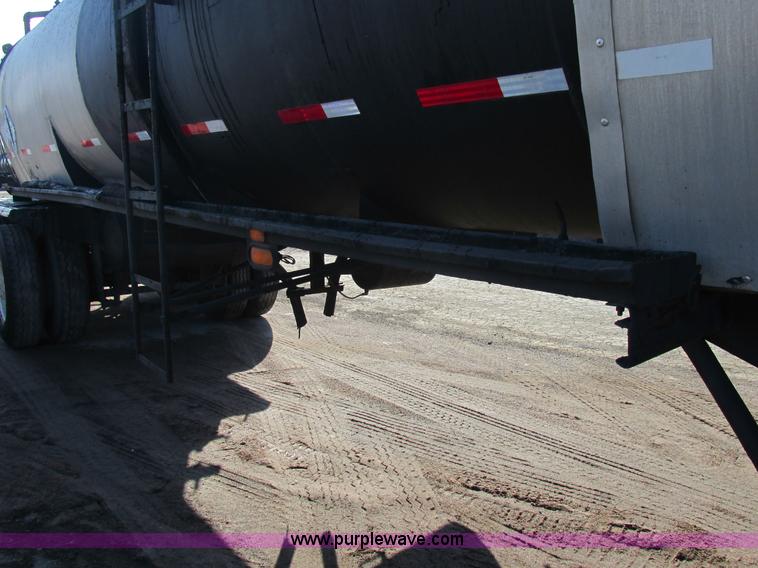 image for item AW9803 1970 Fruehauf insulated tanker trailer