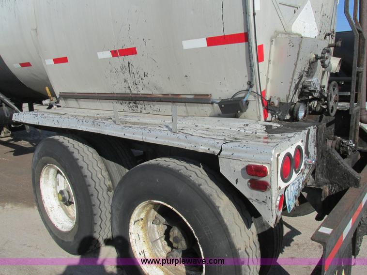 image for item AW9803 1970 Fruehauf insulated tanker trailer