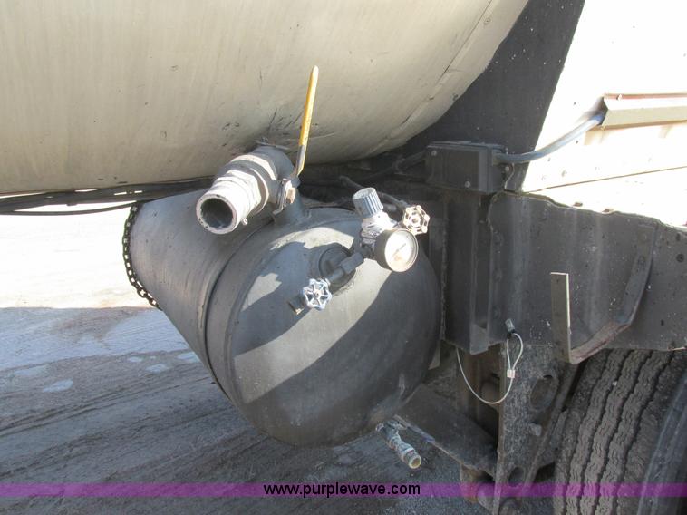 image for item AW9803 1970 Fruehauf insulated tanker trailer