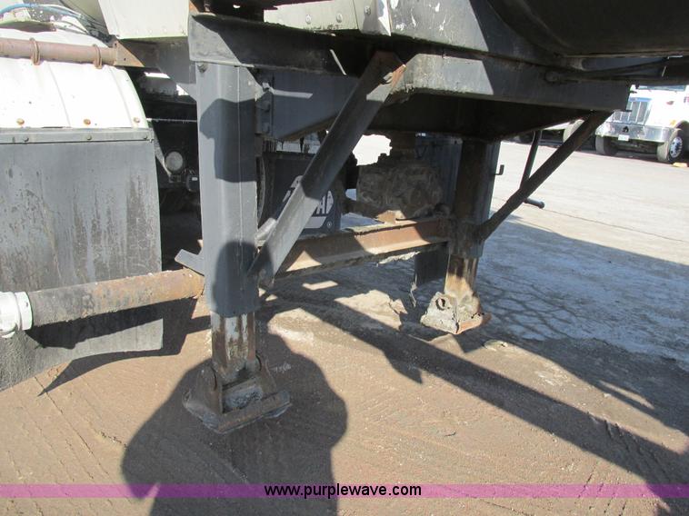 image for item AW9803 1970 Fruehauf insulated tanker trailer