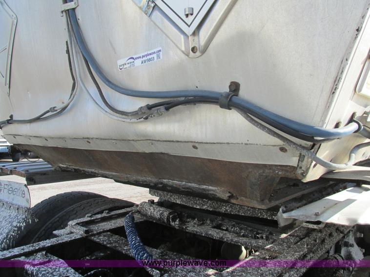 image for item AW9803 1970 Fruehauf insulated tanker trailer