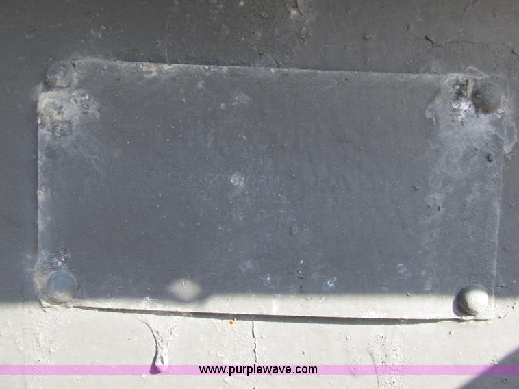 image for item AW9803 1970 Fruehauf insulated tanker trailer