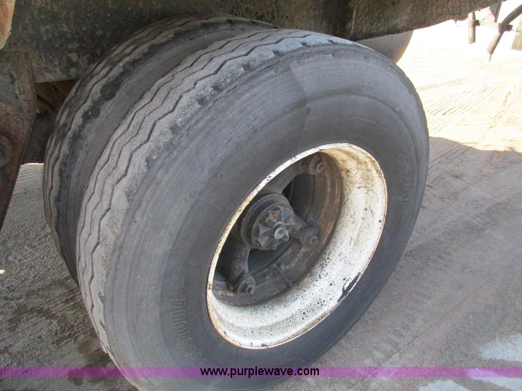 image for item AW9803 1970 Fruehauf insulated tanker trailer