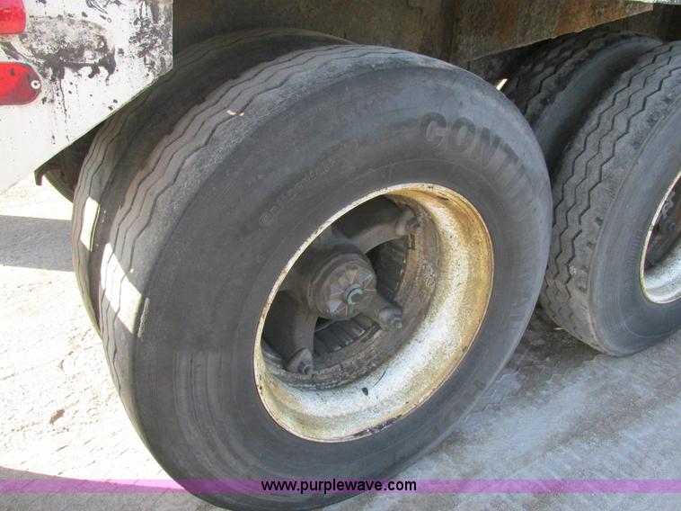 image for item AW9803 1970 Fruehauf insulated tanker trailer