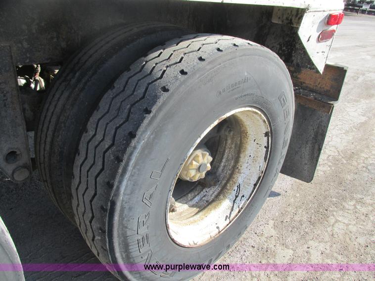 image for item AW9803 1970 Fruehauf insulated tanker trailer