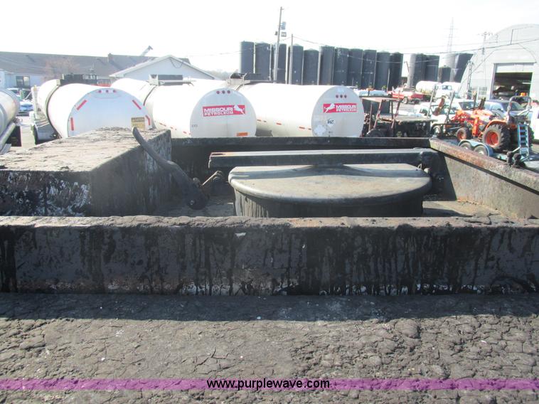 image for item AW9803 1970 Fruehauf insulated tanker trailer