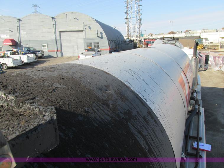 image for item AW9803 1970 Fruehauf insulated tanker trailer