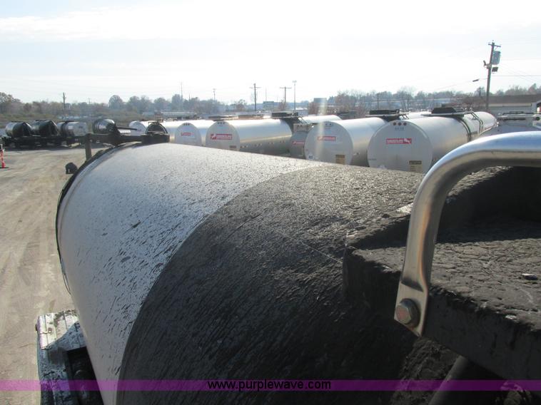 image for item AW9803 1970 Fruehauf insulated tanker trailer