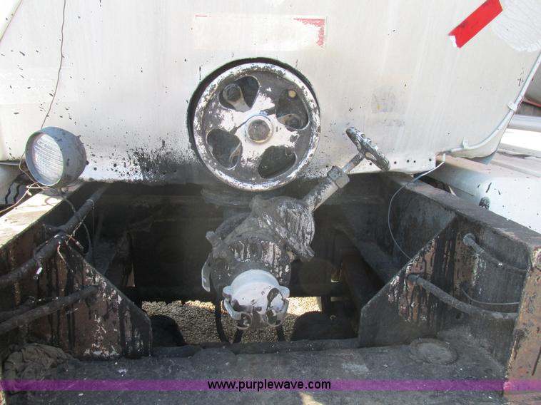 image for item AW9804 1976 Fruehauf aluminum insulated tanker trailer