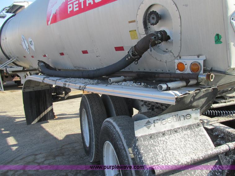 image for item AW9804 1976 Fruehauf aluminum insulated tanker trailer