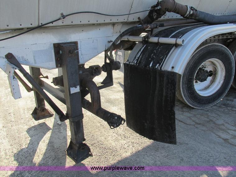 image for item AW9804 1976 Fruehauf aluminum insulated tanker trailer