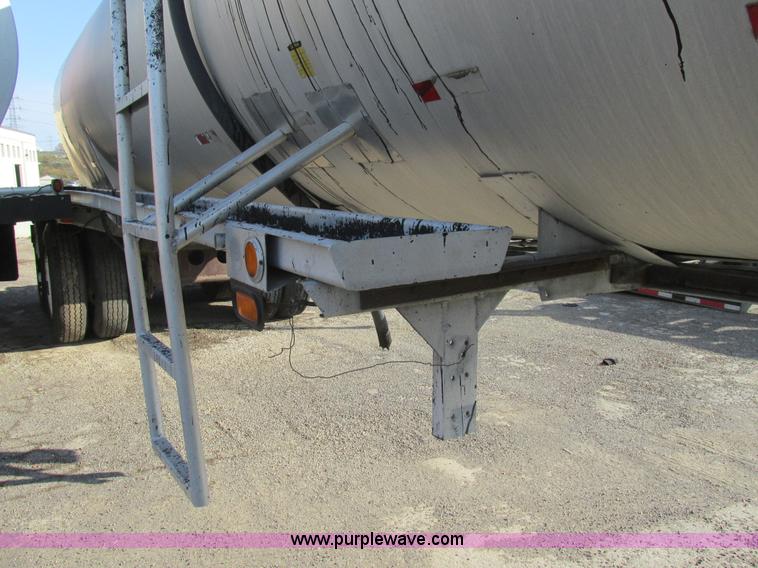 image for item AW9804 1976 Fruehauf aluminum insulated tanker trailer